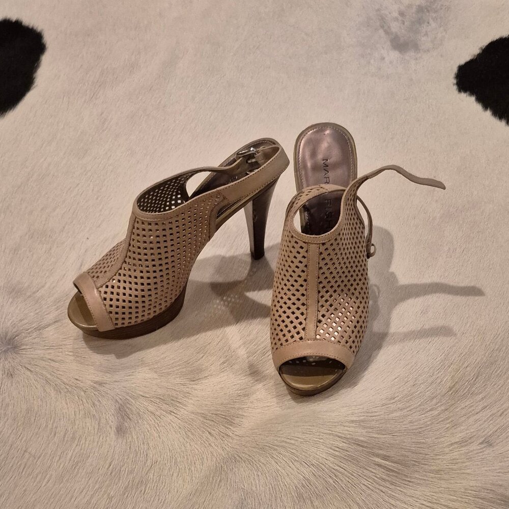 Marc Fisher Sandals Hills